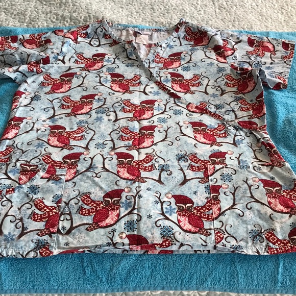 Scrub Top Winter Owl - Picture 1 of 4